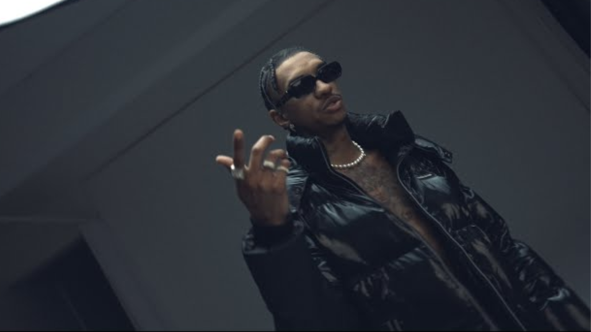 Topoick Raper Slovenský raper $aint s temnou novinkou Highway (VIDEO)